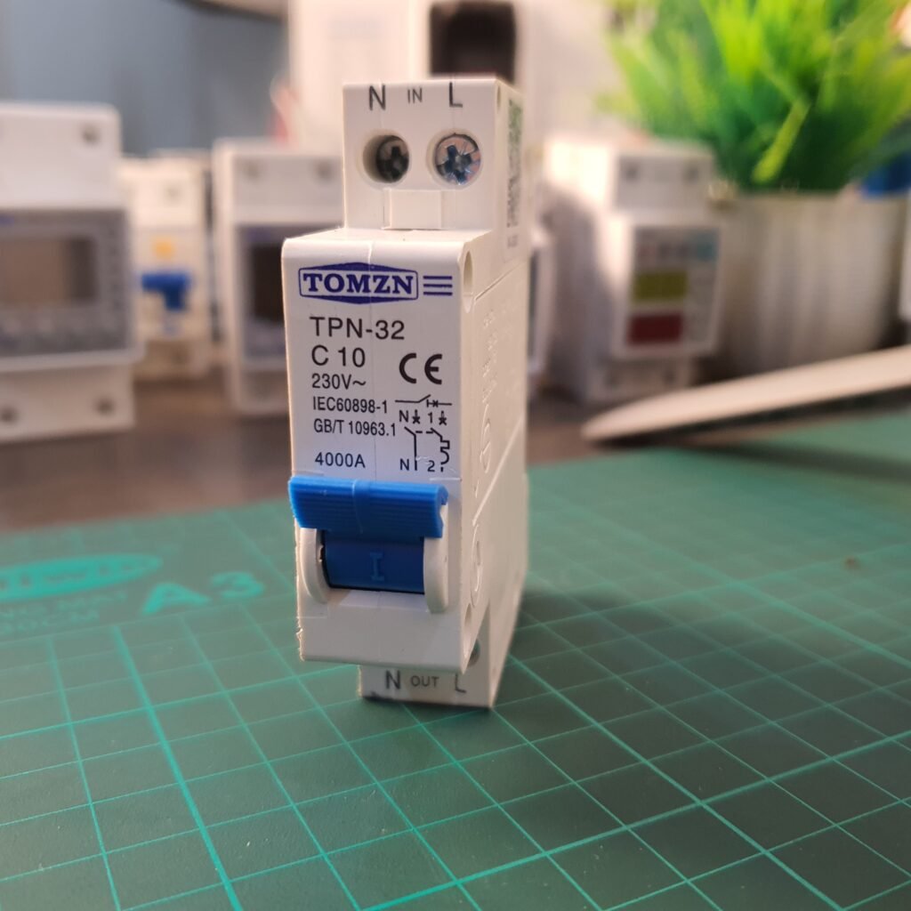 Tomzn Mini 2 Pole Breaker